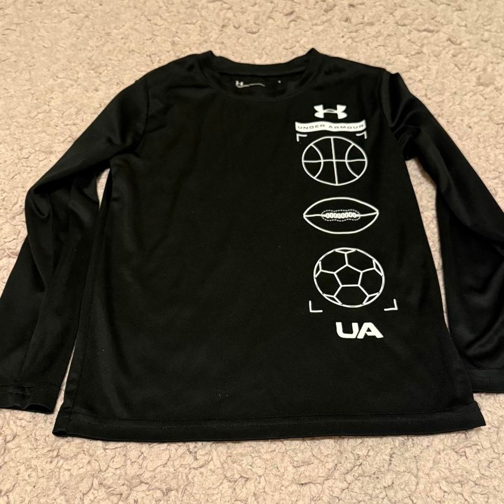 Under Armour Long Sleeve Top Boys - size 6